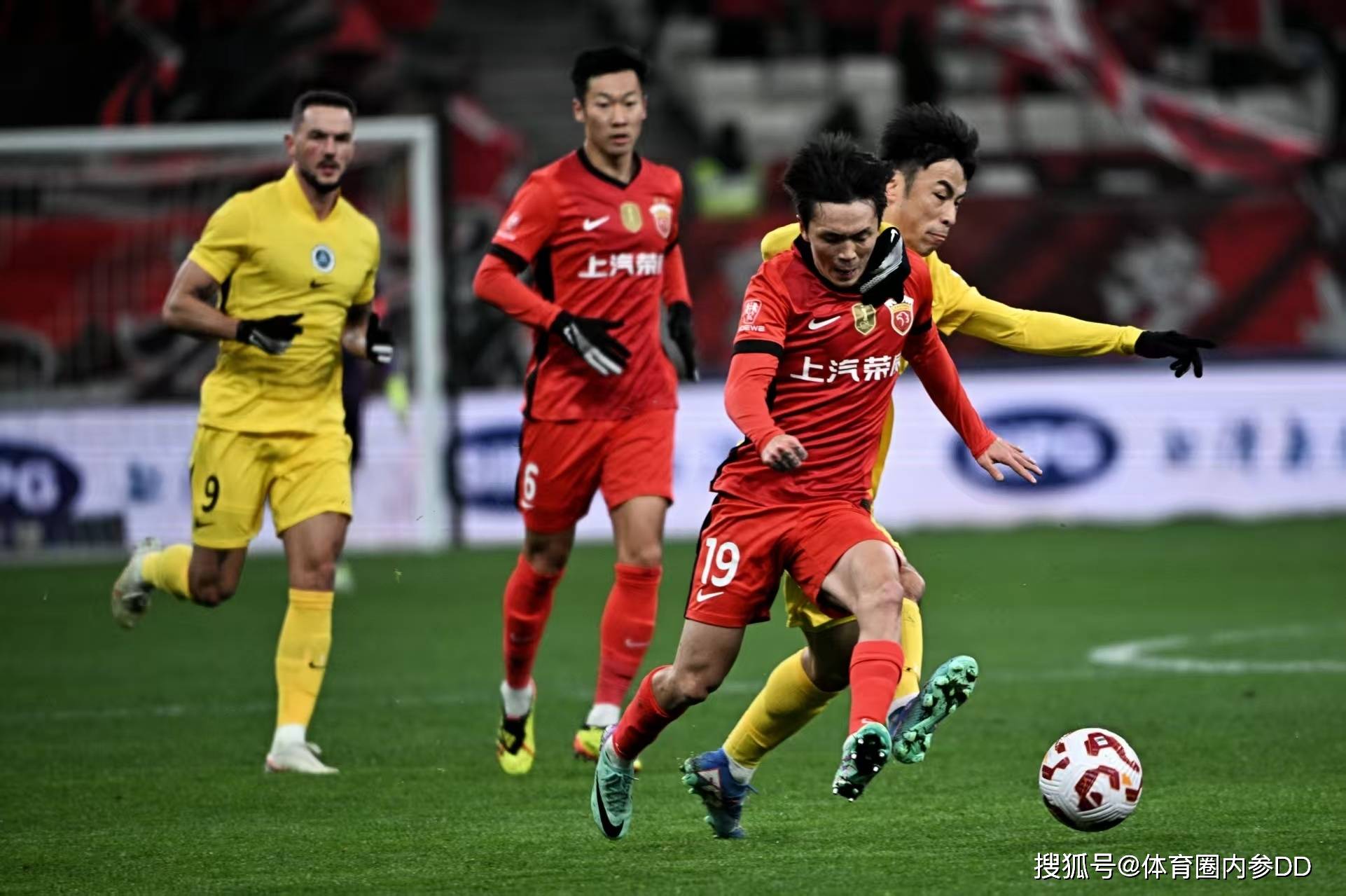 今晨上海海港调整名单以备德甲,门线救险环节打磨,球迷炸锅,阵容厚度经受考验-开云竞猜官网