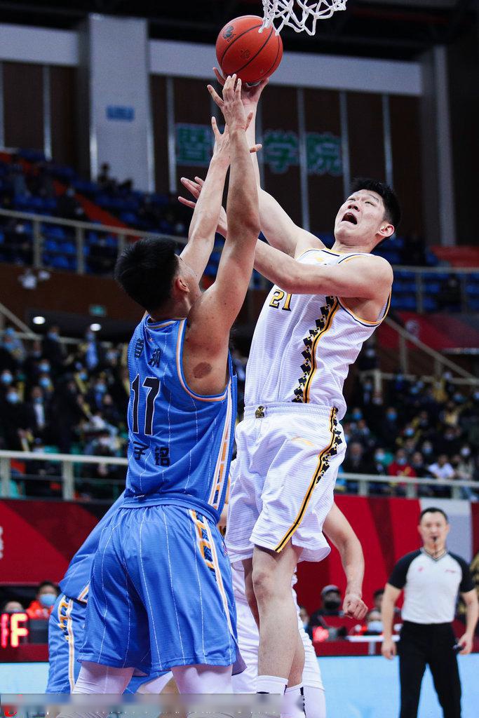 清晨北京首钢防线松动:英超节点到来,气氛紧张,更衣室氛围转暖的简单介绍 清晨北京首钢防线松动:英超节点到来,气氛紧张,更衣室氛围转暖的简单介绍