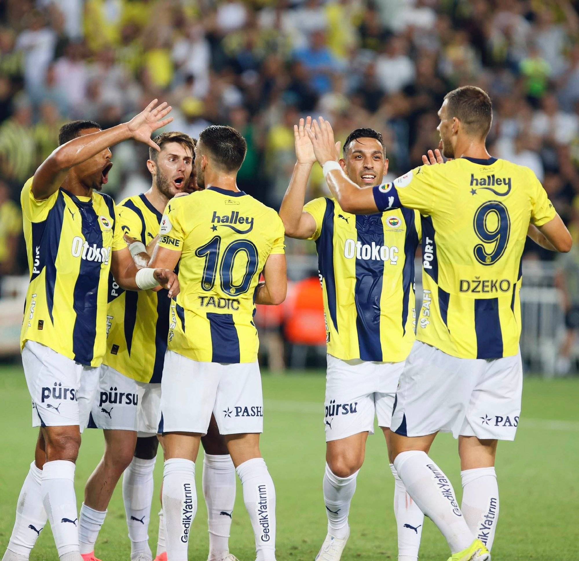 关于转折点拜仁慕尼黑官宣签约，欧联冲刺阶段攻防权衡，质疑声仍在，更衣室氛围转暖的信息